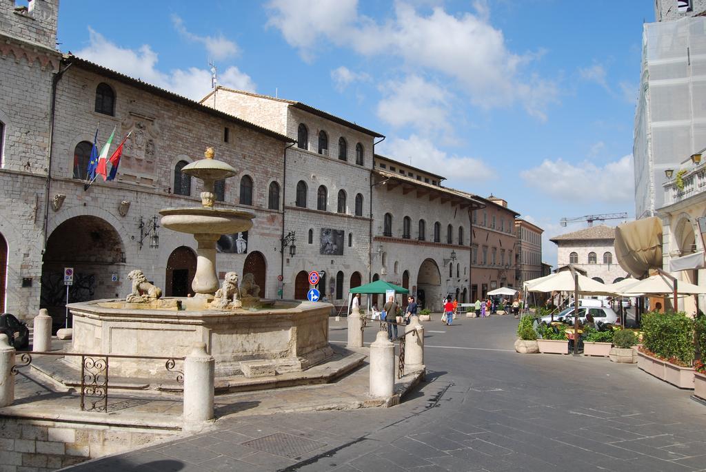 Albergo La Rocca อัสซิซี ภายนอก รูปภาพ